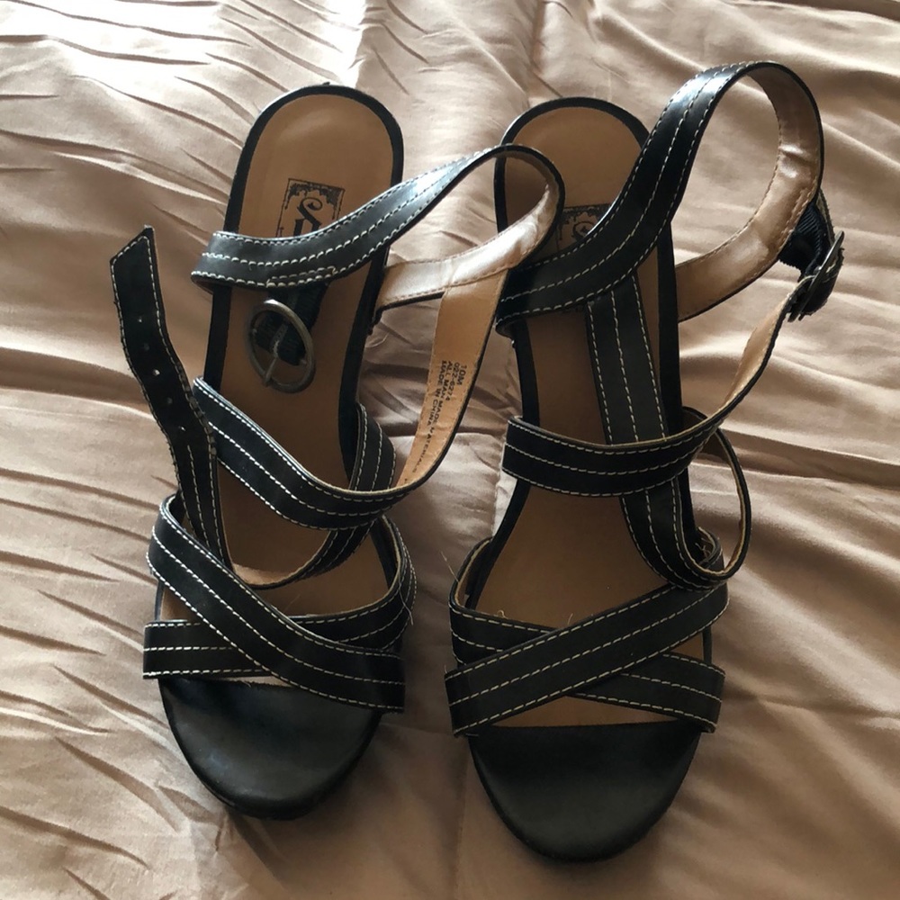 Decree heels